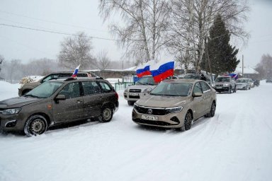 В Колпашево прошел автопробег «Своих не бросаем»