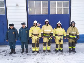 Пожарные спасли мужчину из горящего дома в Колпашево