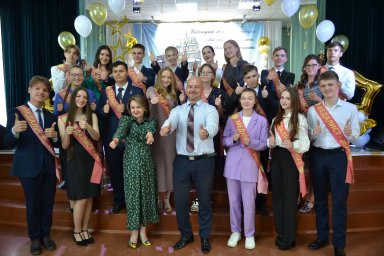 Обладателей медалей «За особые успехи в учении» чествовали в Колпашевском районе