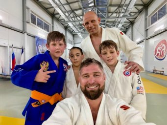 Максим Рудный возглавил встречу лидеров боевых искусств на крымском побережье