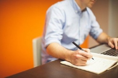 Лишь пятая часть сотрудников задерживается на работе добровольно Лишь пятая часть сотрудников задерживается на работе добровольно